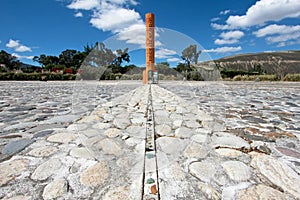 Línea Monumento marcas punto a través de cual está pasando, 