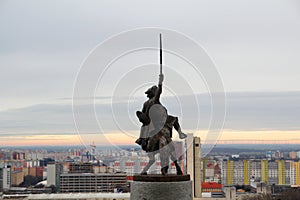 Jazdecká socha kráľa Svätopluka I. a panoráma Bratislavy