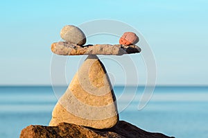 Equilibrate of stones