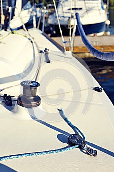 Equip yacht with braces for spinnaker photo