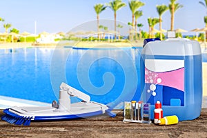 Equipment with chemical cleaning products and tools for the maintenance of the swimming pool.