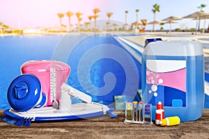 Equipment with chemical cleaning products and tools for the maintenance of the swimming pool.