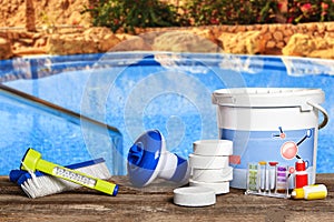 Equipment with chemical cleaning products and tools for the maintenance of the swimming pool.