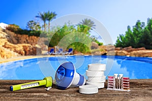 Equipment with chemical cleaning products and tools for the maintenance of the swimming pool.