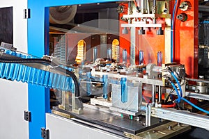 Equipment for the production of plastic bottles