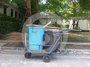 Equipment sweep garbage