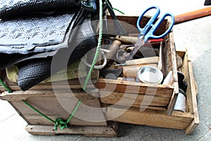 The equipment used for manual shoe sole sticthing photo