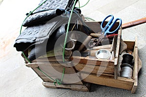 The equipment used for manual shoe sole sticthing photo