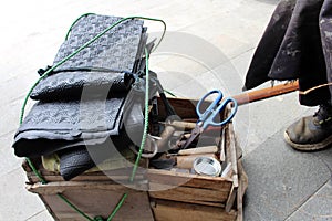 The equipment used for manual shoe sole sticthing photo