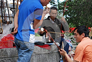 Er Hu palying in china