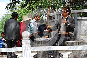 Er Hu palying in china