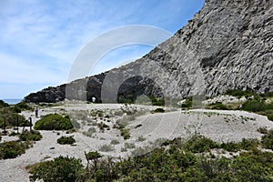 Erchie - Turista nella cava abbandonata