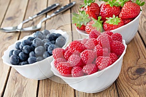Erdbeeren, Himbeeren und Blaubeeren photo