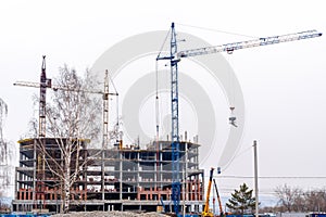 erection of a monolithic part of the building frame structure using tower cranes