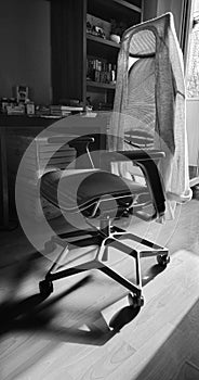 Ergonomic swivel office and gaming chair