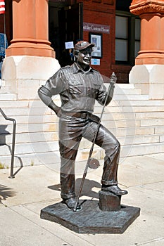 Ernest Hemmingway Statue