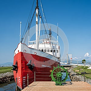 The Ernest Lapointe boat navagation wheel Le MusÃ©e maritime du QuÃ©bec