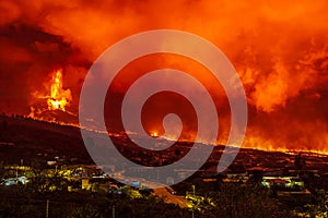 Explota volcán, por noche en 