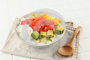 Es Oyen is Mix Fruit with Shaved Ice Served on a Bowl