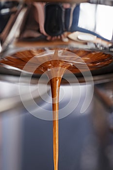 Espresso extraction with bottomless portafilter