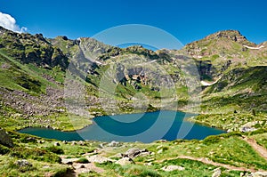 Estany del Mig. Tristaina Lakes (Estanis de Tristaina). Andorra