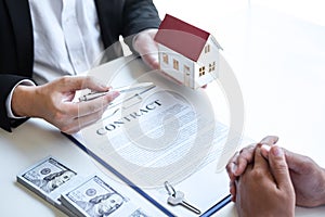 Estate agent broker reach contract form and presentation to client signing agreement contract real estate with approved mortgage