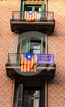 Estelada Flags and Democracia Banner photo