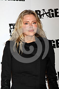 Estella Warren, Rage