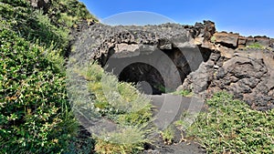 Etna: Grotta Pitagora tunnel di scorrimento lavico photo