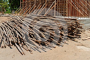 Eucalyptus wood used to support labours and material in the construction