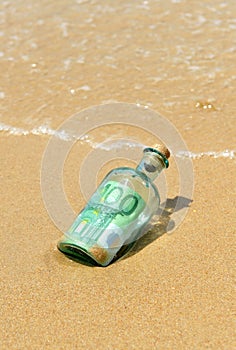 100 euro in a bottle on the beach