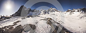 Európske krásne zimné hory. Krásny alpský panoramatický snehový výhľad. Vysoké Tatry, Slovensko. Terryho chata.