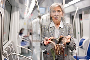 Senior woman was robbed in subway train