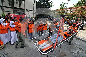 Evacuating victims of accidents from a height