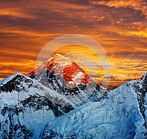 Evening colored view of Everest from Kala Patthar