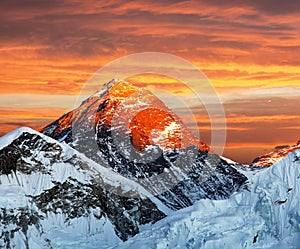 Evening colored view of Mount Everest from Kala Patthar