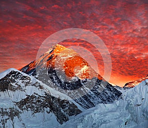 Evening colored view of Mount Everest from Kala Patthar