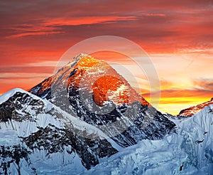 Evening colored view of Mount Everest from Kala Patthar