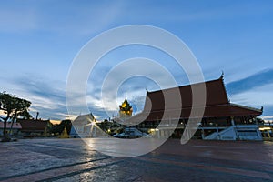 Evening scenery at Chinnawararam Worawihan Temple, Pathum Thani Province