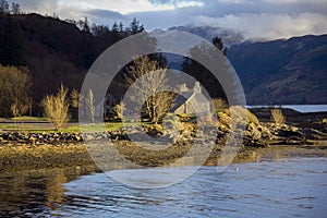 Country cottage on the banks of Loch Duich - Scotland