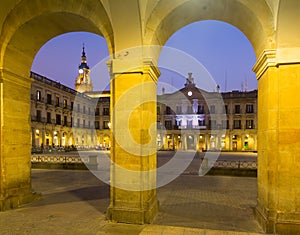 Evening view of Berria Square (New Square)