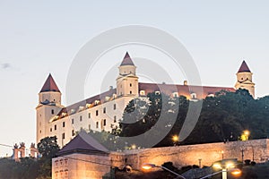 Večerní pohled na Bratislavský hrad