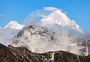 Evening view of mount Makalu