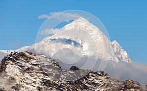 Evening view of mount Makalu