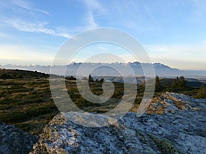 Pohled na Vysoké Tatry se zasněženými štíty, Národní park Nízké Tatry, Slovensko