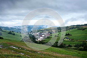 Večerný pohľad na obec Pribiš, okres Dolný Kubín, Slovensko, leto 2016