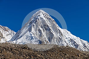 Everest base camp trek in Himalaya mountains