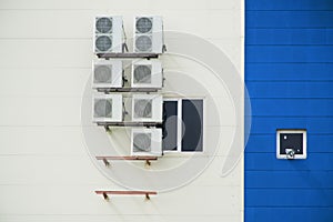 An example of installing a plurality of air conditioners on the outer wall of an industrial, commercial or administrative building