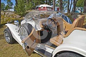Excalibur (automobile) photo