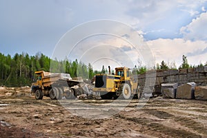 Excavation and dump vehicle